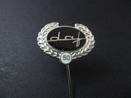 DAF, (Van Doorne Aanhangwagenfabriek) 50 jaar logo zwart zilverkrans